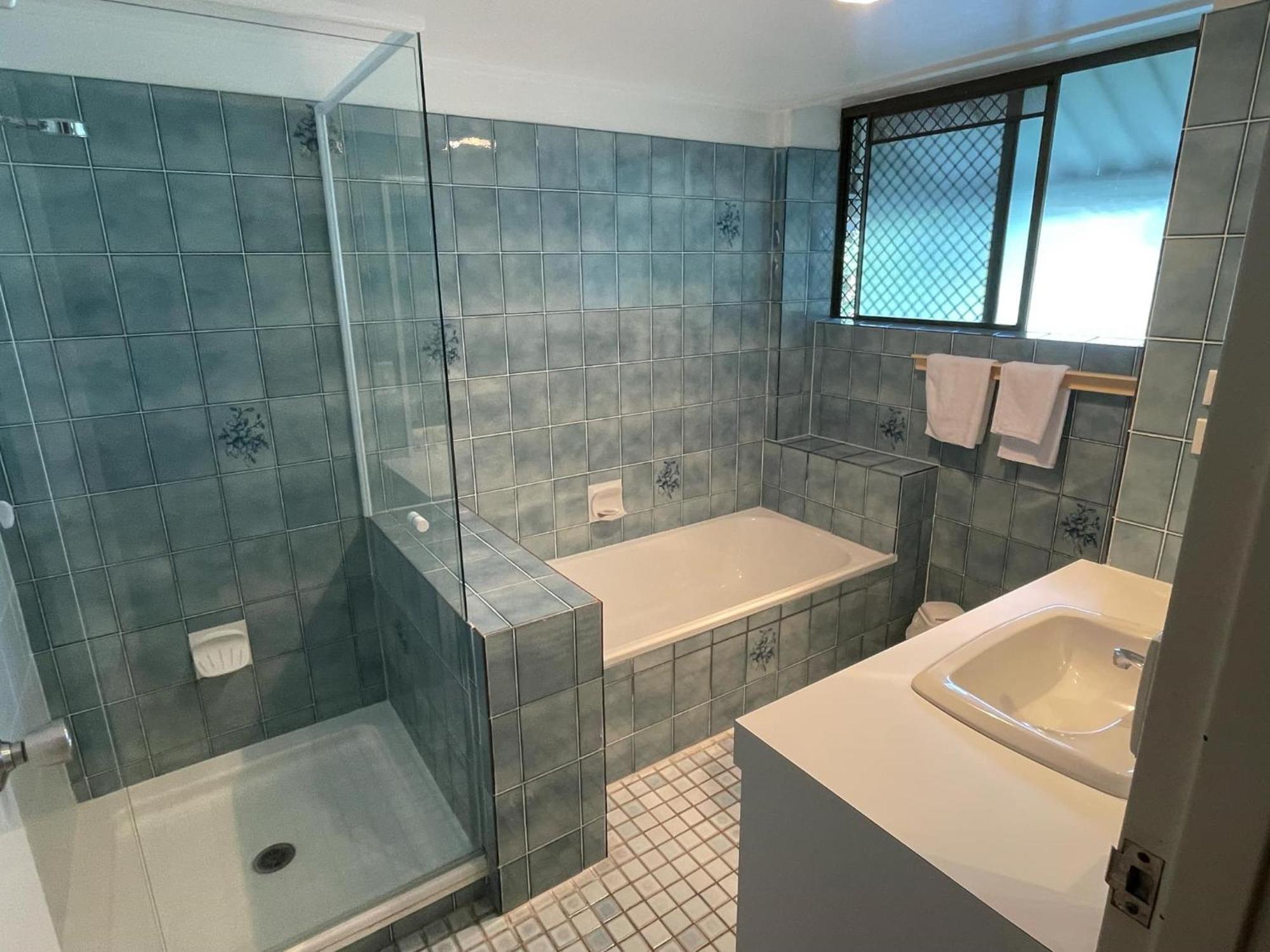 Placid Waters Holiday Apartments Bongaree ภายนอก รูปภาพ